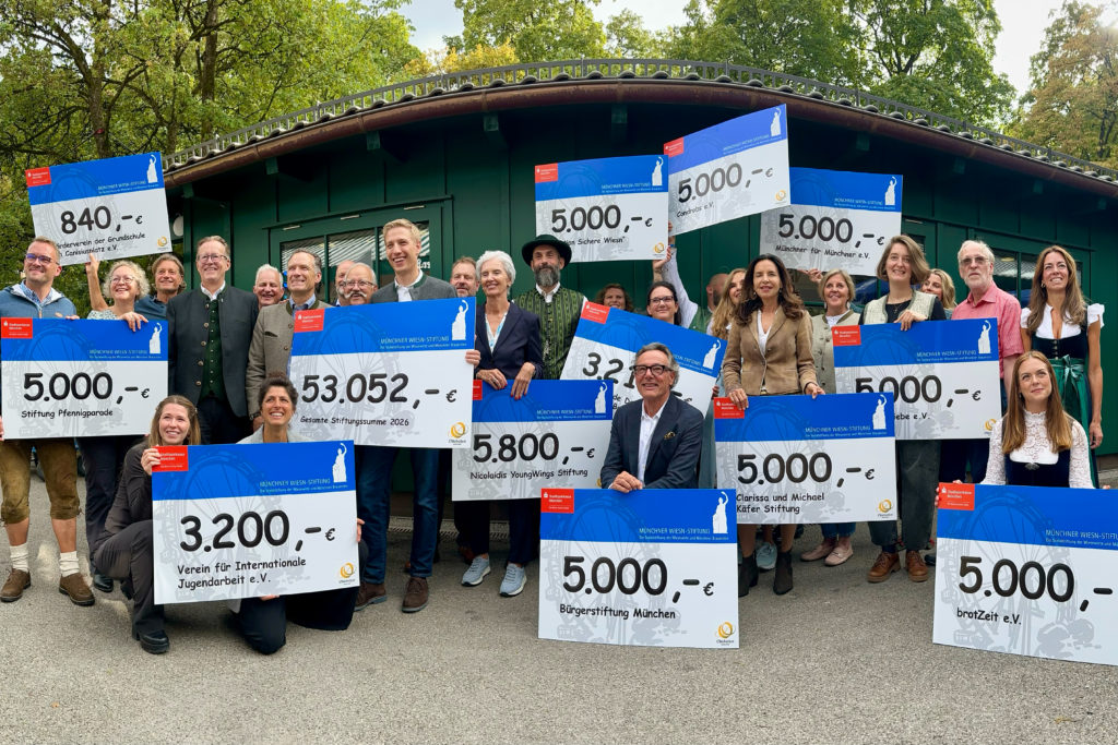Scheckübergabe Wiesn Stiftung 2026 Copyright: Anette Göttlicher